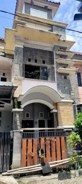 RUMAH DI PERUM DELTA JONGBIRU NO 12, JONGBIRU, GAMPENGREJO KEDIRI