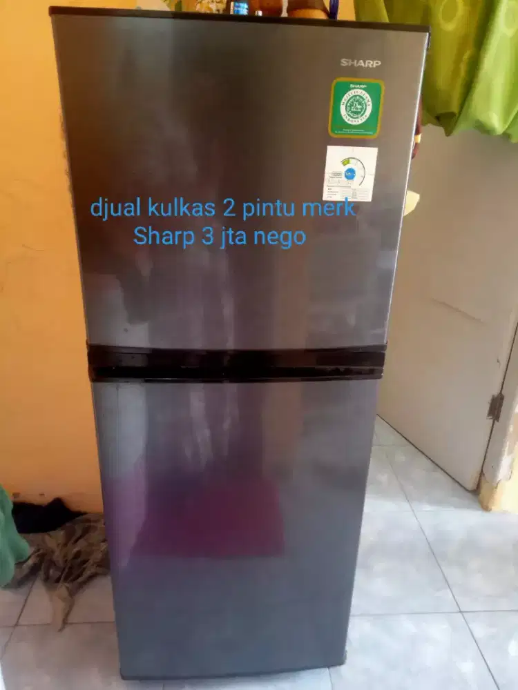 Di jual kulkas merek Sharp 2 pintu