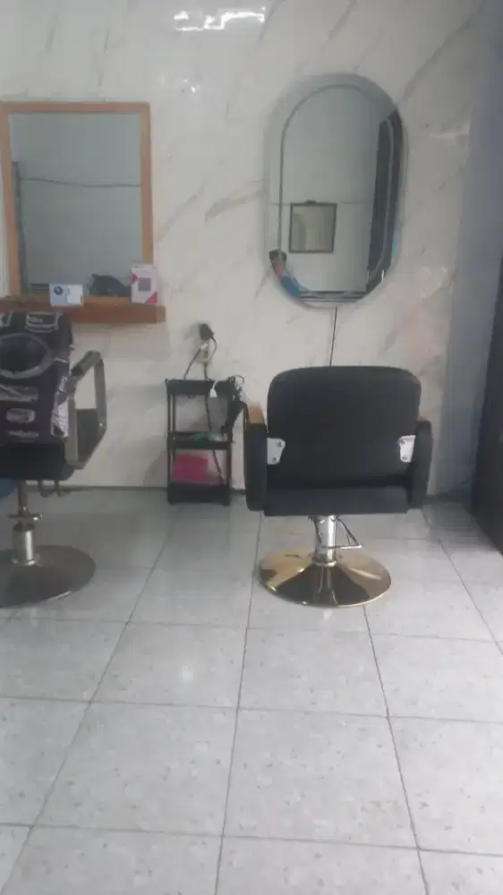 Ragil potong rambut