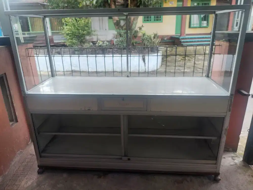 Paket Etalase Kaca Besar + Rak Pajangan, Kondisi Bagus Siap Pakai