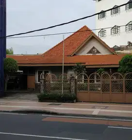 RUMAH 2LT DI JALAN RAYA DARMO, SURABAYA PUSAT UNTUK DISEWAKAN