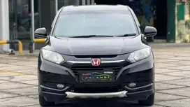 Honda HR-V E 2017 • Black Glossy • Full Record