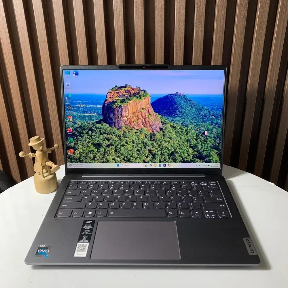 Laptop Lenovo YOGA Slim 6i 14IAP8