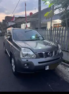 Jual cepat mobil mulus Nissan tahun 2010