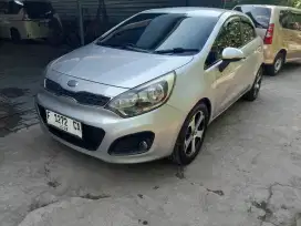 Istimewa kia rio AT 2013 tinggal pake pjk hidup