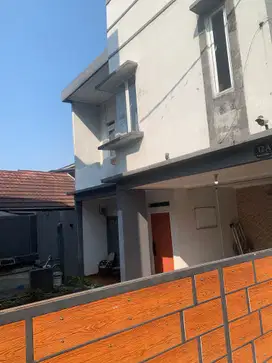 Rumah nya bagus banget harganya oke banget 2 lantai