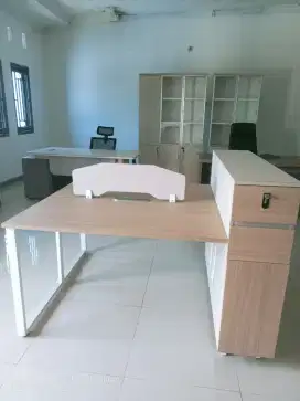 Meja staff tinggi untuk 2 orang