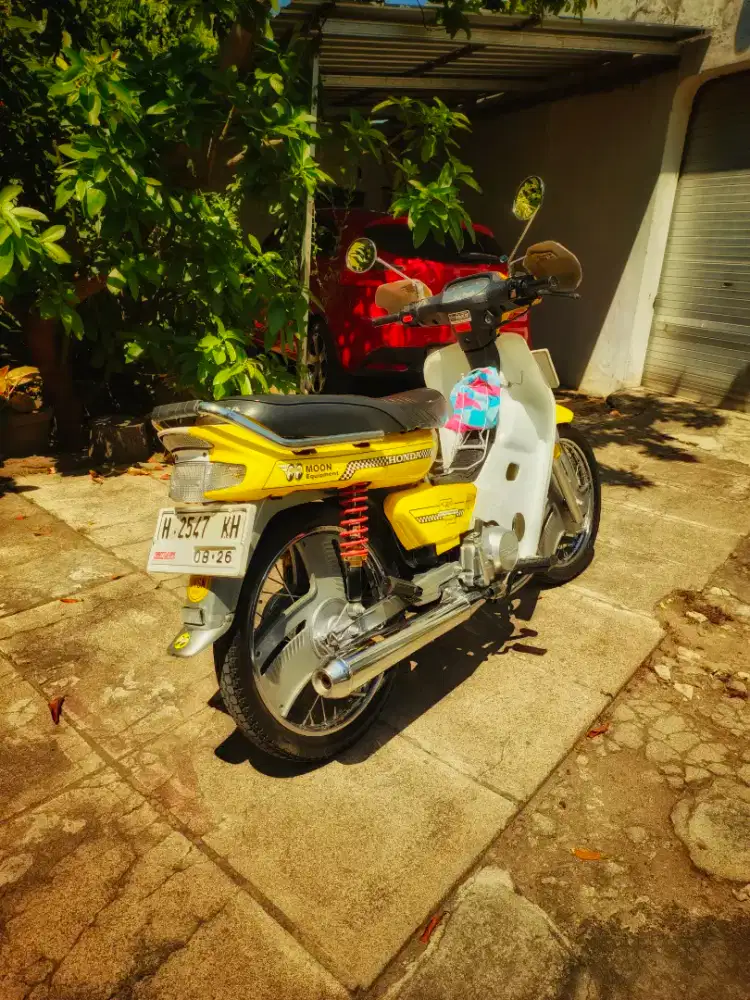 Astrea Grand tahun 1995 - MOONEYES