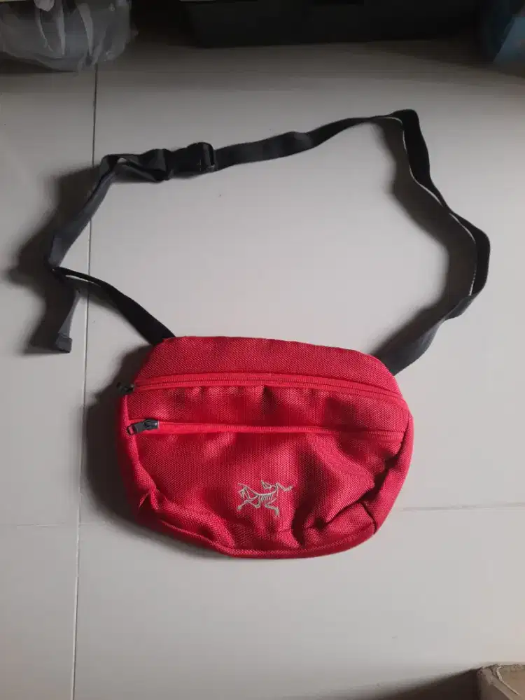 Tas Slempang Arcteryx
