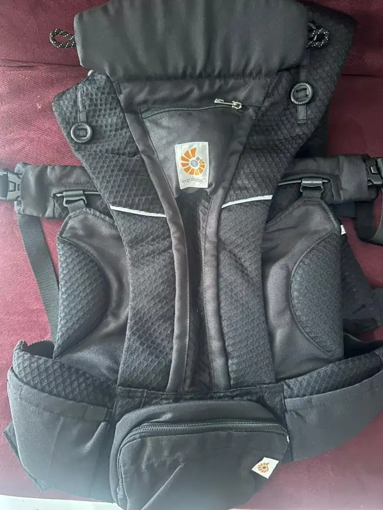 Preloved Ergobaby Gendongan tipe omni breeze