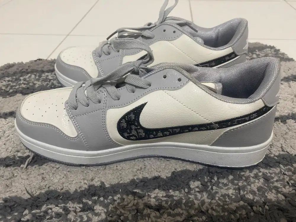 Sepatu Nike Dior