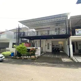 RUMAH 2 LANTAI BAGUS DI AREA TEMBALANG