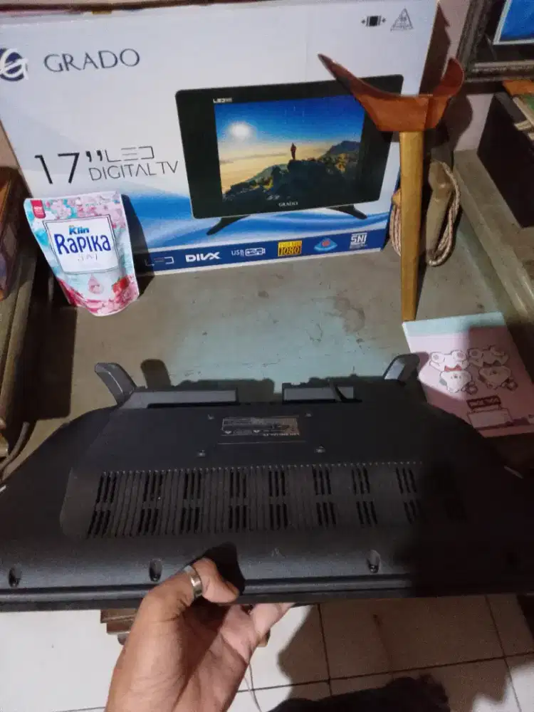 Jual cepet aja nih guys Bu tv Grado 17 inch LED digital