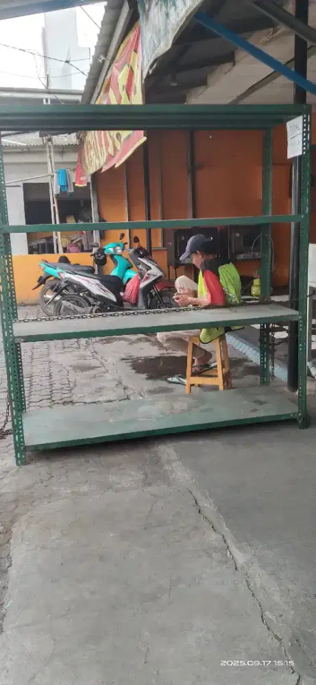 Rak susun, pajangan kasur , keranjang besi
