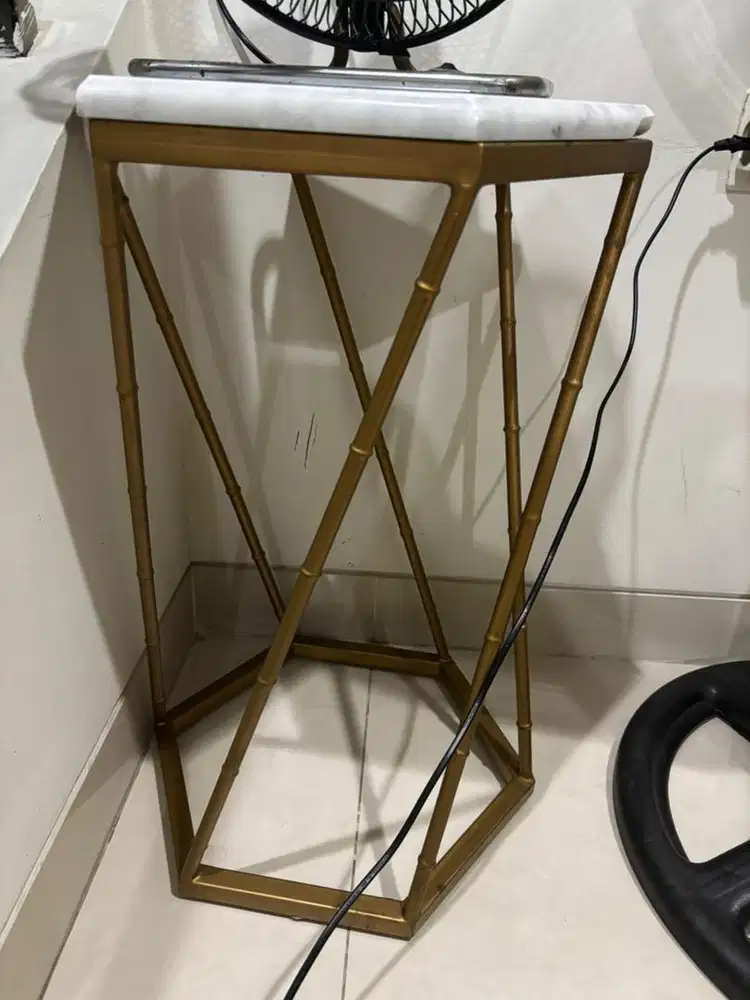 Meja Pajangan Marble