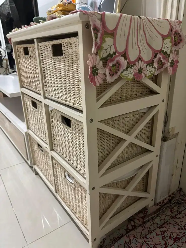 MEJA PAJANGAN LACI ANYAMAN