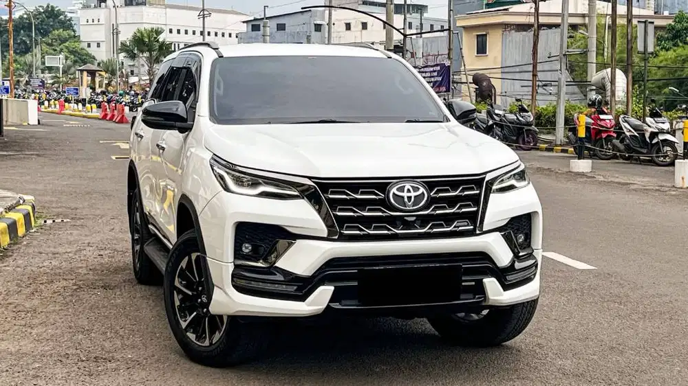 Toyota Fortuner 2.8 VRZ GR Sport Diesel AT 2022 Putih Metalik metalik