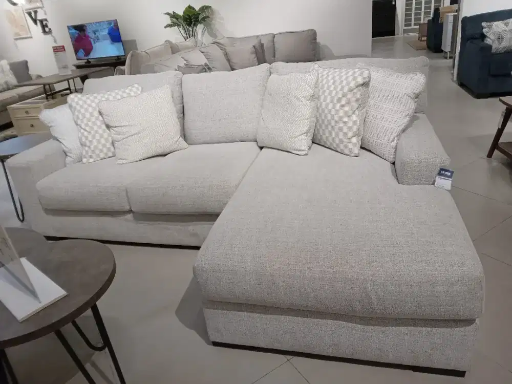 ASHLEY LARCE SOFA SECTIONAL FABRIC KANAN/KIRI