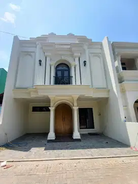 Hunian mewah 3 lantai selangkah ke jl.kahfi 1 jagakarsa