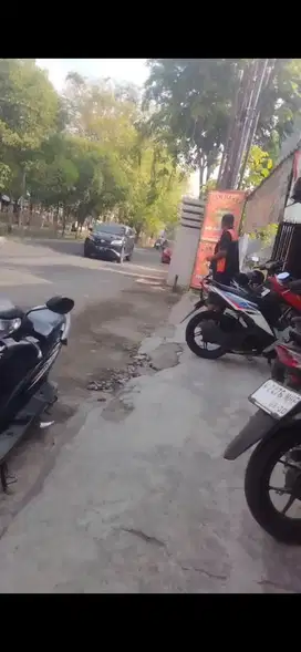 Dijual rumah usaha lokasi  jalan kembar Gayungsari surabaya