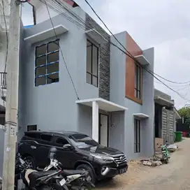 RUMAH 2 LANTAI NEMPEL ALUN - ALUN GDC