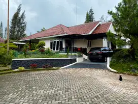 Villa Impian! Nyaman dan Asri Siap Huni di Kota Bunga Cipanas