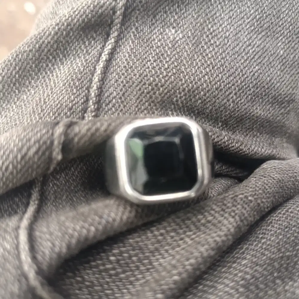 Batu  black onyx cating kotak hitam