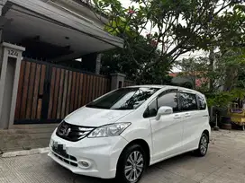 Honda Freed PSD /E 2015 Good Condition
