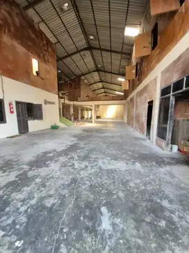 Disewakan Gudang 1.600 m² Manukan – Akses Kontainer & Mezzanine Beton!