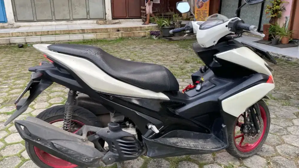 Nia:JUAL CEPAT AEROX ABS 2017 PAJAK HIDUP SS LENGKAP NEGO TIPIS
