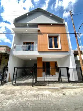 RUMAH BARU MEWAH 2 LANTAI ISTIMEWA DALAM RINGROAD DI JL. MAGELANG KM 6