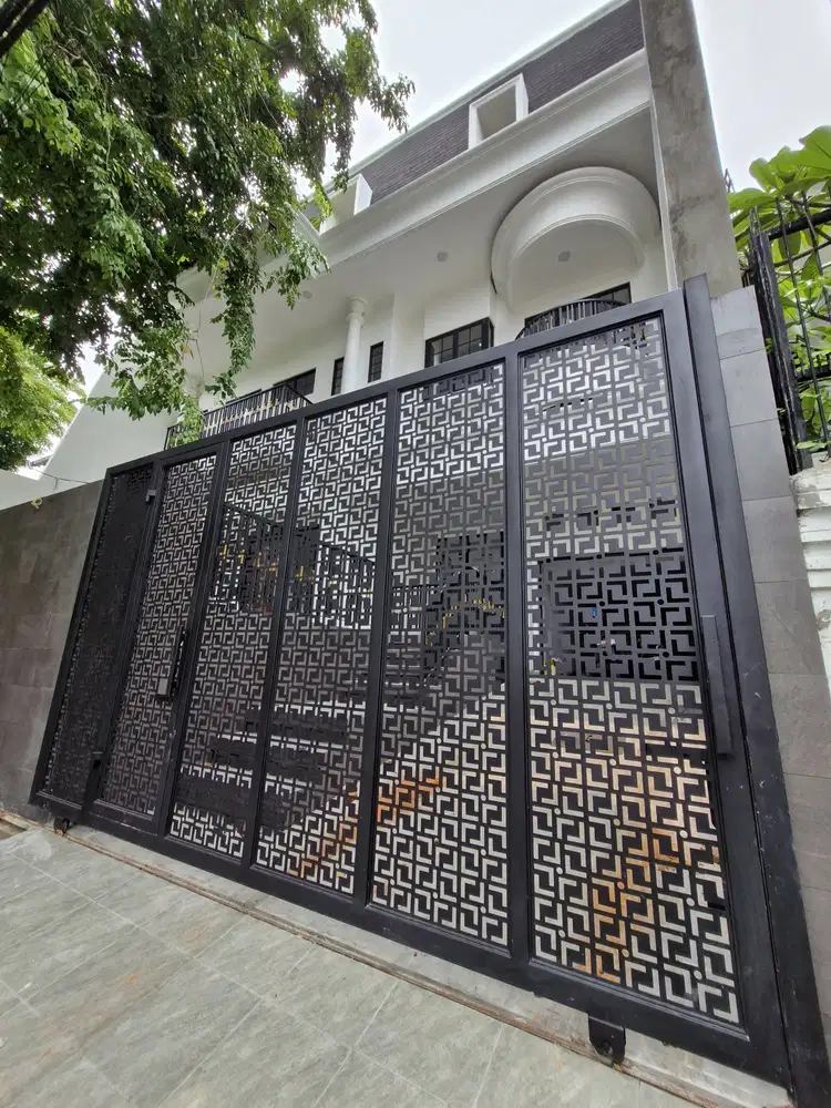 Dijual rumah mewah Tomang