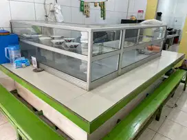 Etalase dan meja warteg