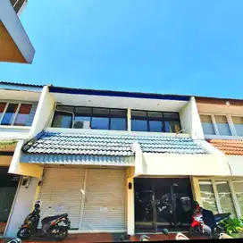 Ruko Siap Huni Akses Jalan 3 Mobil Lokasi Strategis  di Pondok Indah