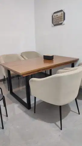 Meja makan Jati