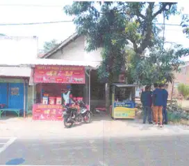 RUMAH DI KELURAHAN JOGOROTO, JOMBANG