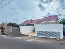 Rumah Cantik Pesan Bangun include Pagar + Canopy Dekat GOR Manahan