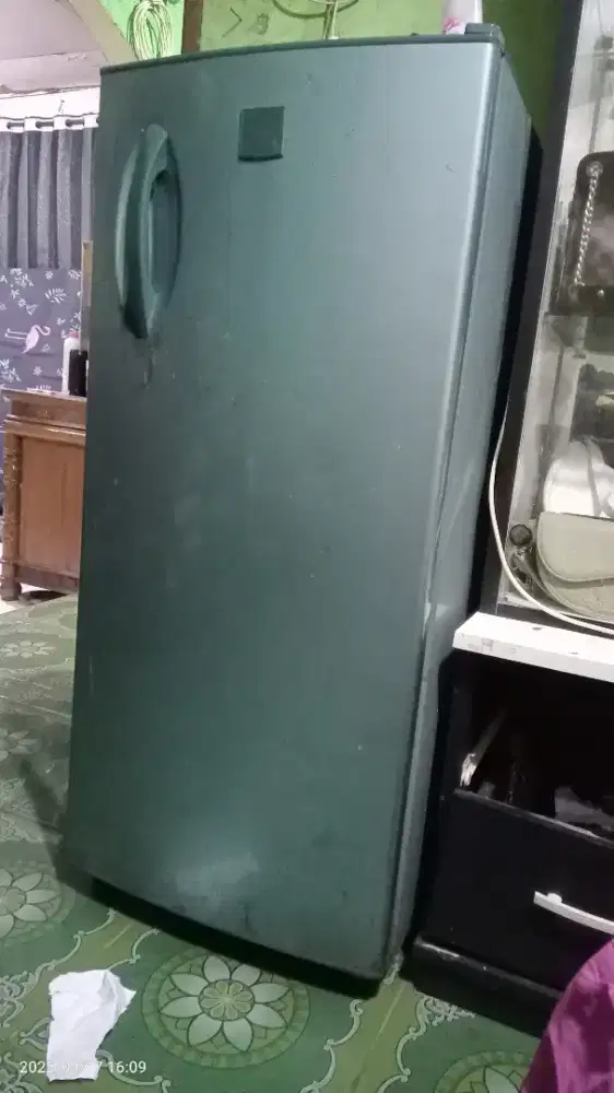 Jual Kulkas Masih layak pakai,