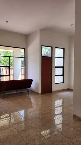Di Jual Cepat 1 unit rumah komp.Villa Nusa Indah