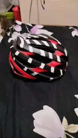 helm sepeda merk bell