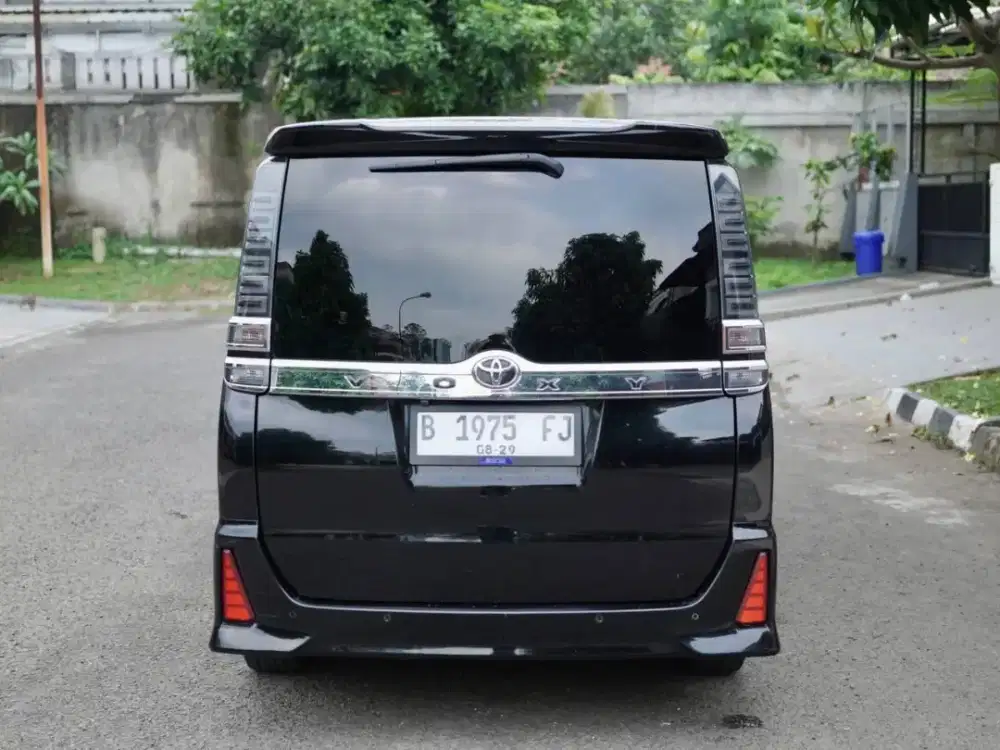 Toyota Voxy AT 2019 Hitam Metalik
 SIAP PAKAI