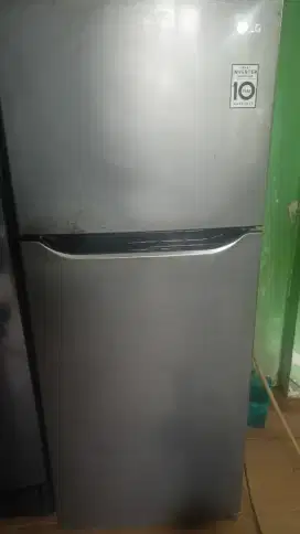 Kulkas LG inverter 2 pintu sawangan pasir putih