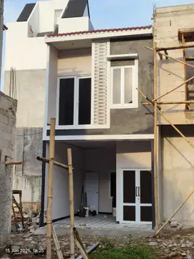 Rumah baru 2 lantai murah jakarta cash 500 juta