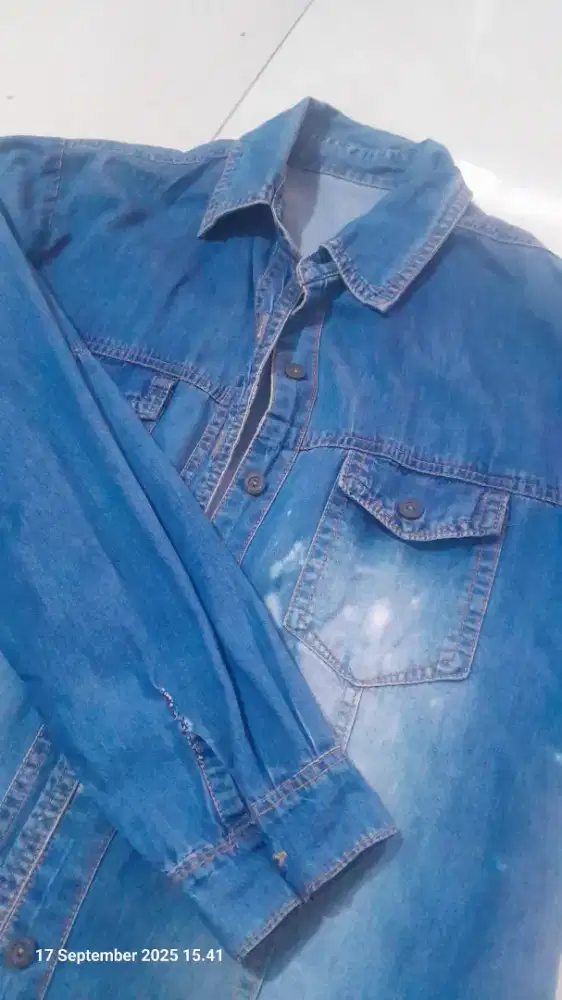 Kemeja Denim Pria