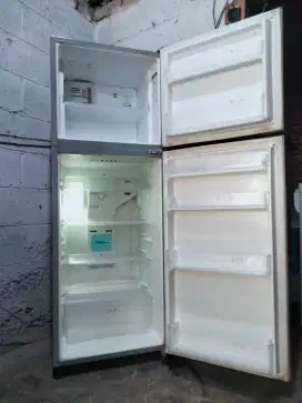 KULKAS 2PINTU ( TOSHIBA )