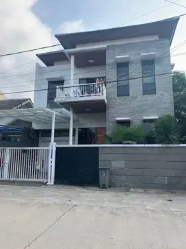 Dijual Rumah Hook Siap Huni 2,5 Lantai Semi Furnished di Perumnas Kara