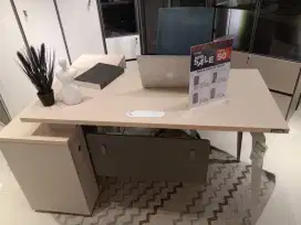 MACEM EXECUTIVE DESK 140 PAK GREY (U/3)