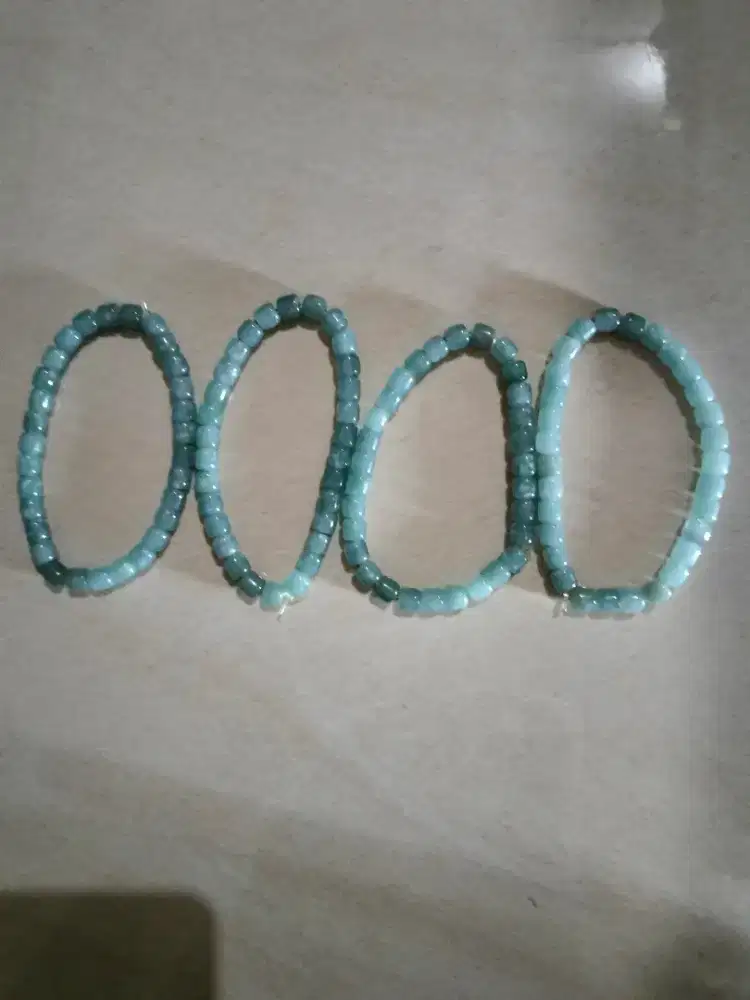 Gelang batu Giok
