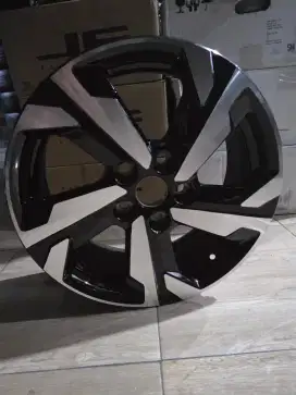 Velg oem mitsubishi xpander ultimate R17 pcd 5x114 ada 4bj