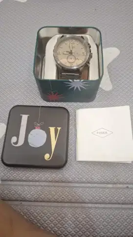 Jam fosil lengkap